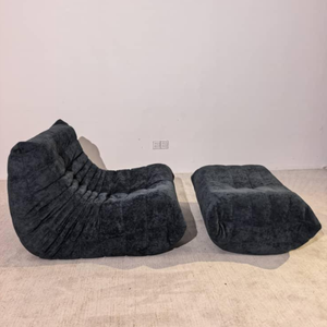 Niedriger plissierter Ottoman aus Veloursleder | DREAMOA
