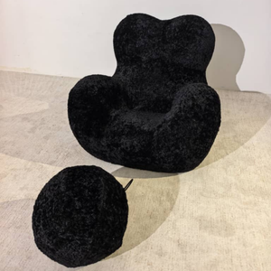 Skulpturaler Lounge Sessel in schwarzem Teddy-Stoff | DREAMOA