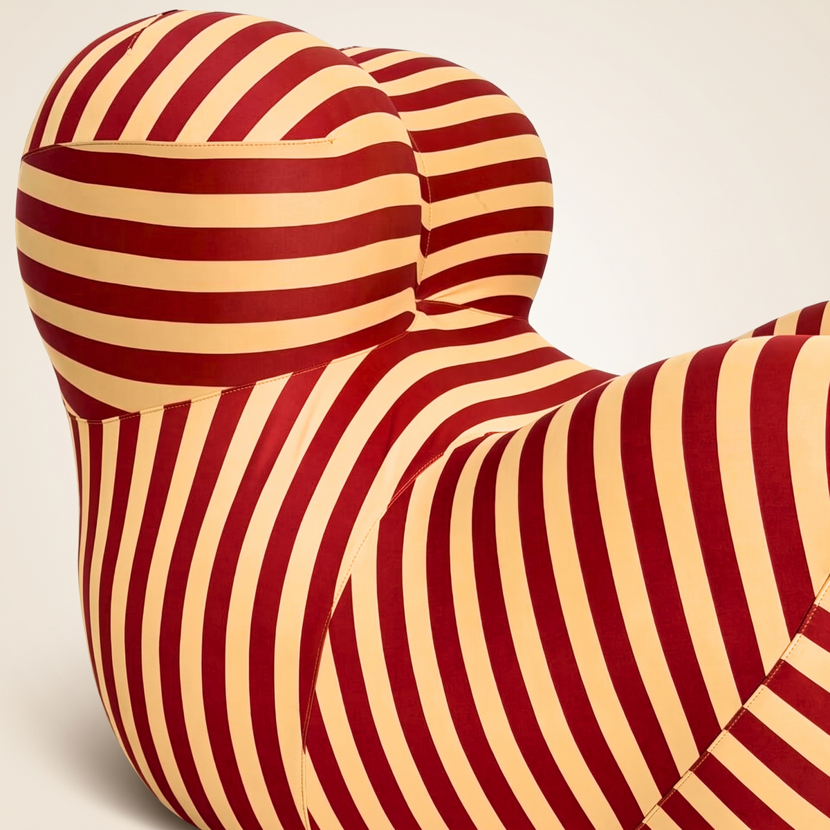 Mama Design Chair – Skulpturaler Akzent-Sessel | DREAMOA